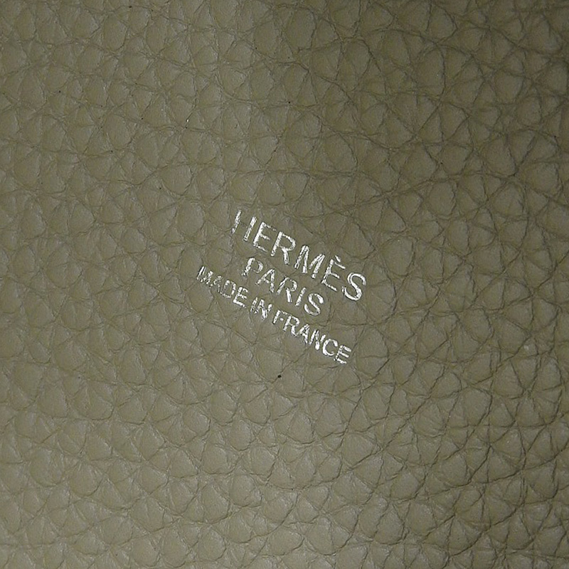 http://エルメス%20HERMES%20ピコタンロックMM%20ハンドバッグ%20トリヨンクレマンス%20セージ%20A刻印%202017年%20中古%20HE0831