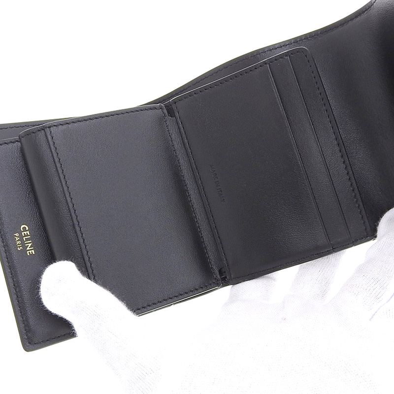 http://セリーヌ%20CELINE%20スモールトリフォールドウォレット16セーズ%20コンパクトウォレット%20レザー%20ブラック%2010F523CQ7%20中古%20OBB0507