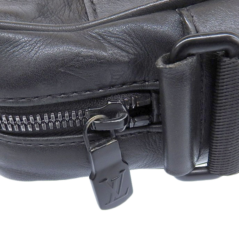http://ルイヴィトン%20LOUIS%20VUITTON%20モノグラム%20シャドウ%20ダヌーブPM%20NM%20ショルダーバッグ%20斜め掛けショルダー%20M44972%20中古%20LV1413