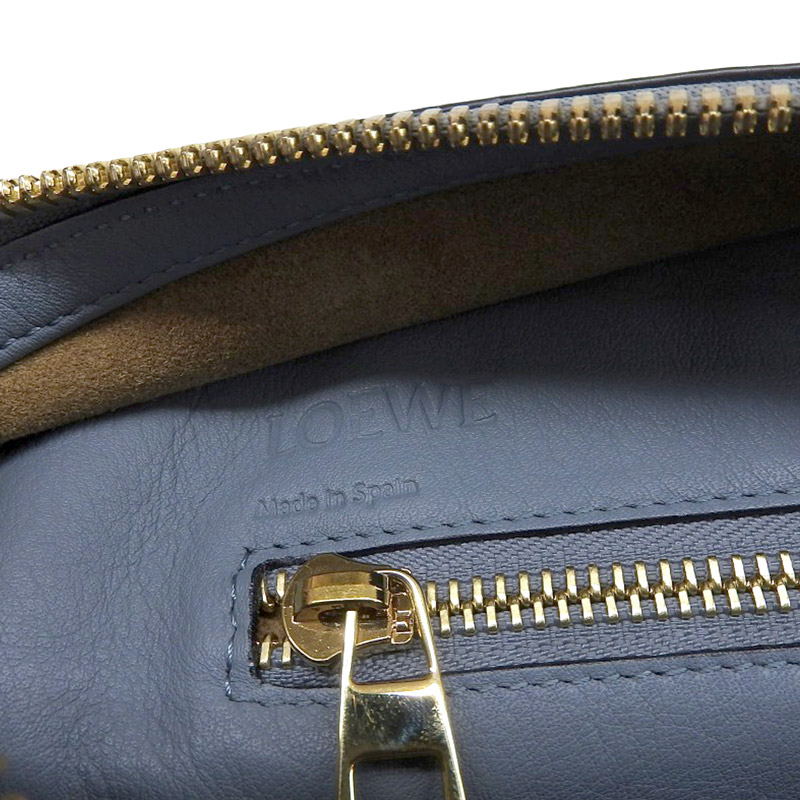 http://ロエベ%20LOEWE%20アマソナ28%202WAYバッグ%20ハンドバッグ%20ショルダーバッグ%20レザー%20ストーンブルー%20中古%20OB1515