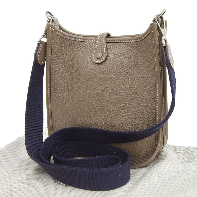 http://エルメス%20HERMES%20エヴリンTPM%20ショルダーバッグ%20トリヨンクレマンス%20エトゥープ%20C刻印%202018年%20SV金具%20中古%20HE0853