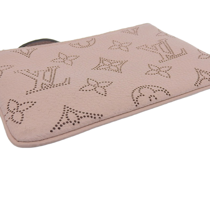 http://ルイヴィトン%20LOUIS%20VUITTON%20カードキーケース%20ポシェット・クレ%20カードキーケース%20マヒナ%20マグノリア%20M69508%20中古%20LV1475