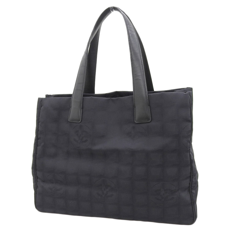 http://シャネル%20CHANEL%20ニュートラベルラインMM%20トートバッグ%20ナイロン/レザー%20ブラック%20中古%20CH0901