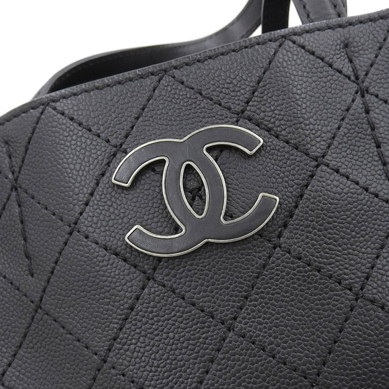 http://シャネル%20CHANEL%202WAYバッグ%20トートバッグ%20ショルダーバッグ%20キャビアスキン%20ブラック%2019番台%20A68533%20中古%20CH0902