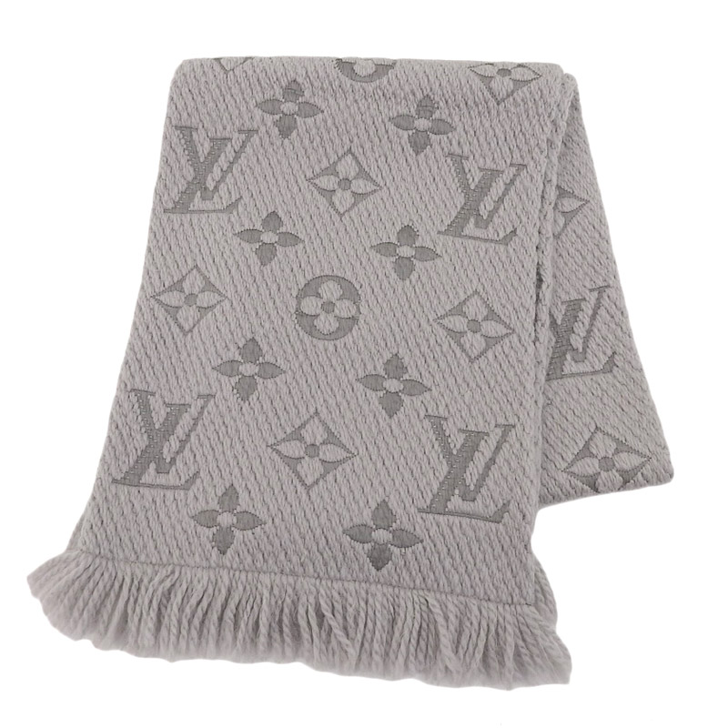http://ルイヴィトン%20LOUIS%20VUITTON%20エシャルプロゴマニア%20マフラー%20ウール/シルク%20グリペルル%20グレー%20M74742%20中古%20LV1493