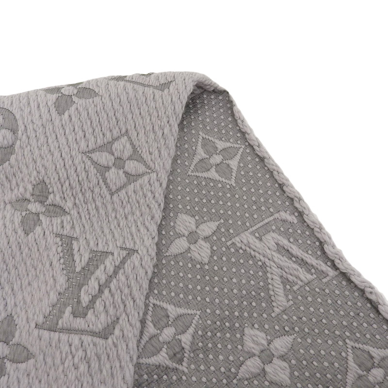 http://ルイヴィトン%20LOUIS%20VUITTON%20エシャルプロゴマニア%20マフラー%20ウール/シルク%20グリペルル%20グレー%20M74742%20中古%20LV1493