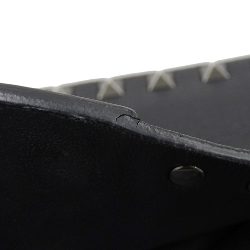 http://ヴァレンティノ%20VALENTINO%20クラッチバッグ%20スタッズ%20レザー%20ブラック%20中古%20OB1653