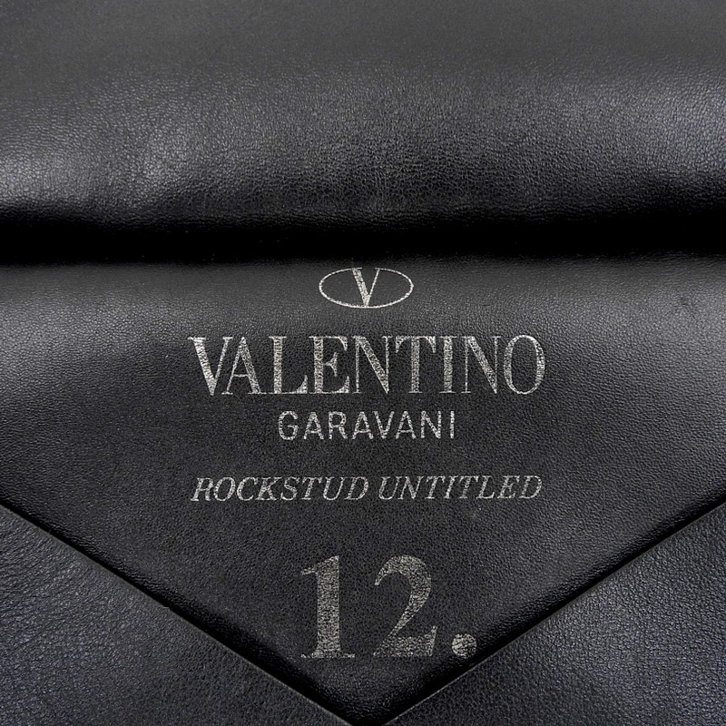 http://ヴァレンティノ%20VALENTINO%20クラッチバッグ%20スタッズ%20レザー%20ブラック%20中古%20OB1653