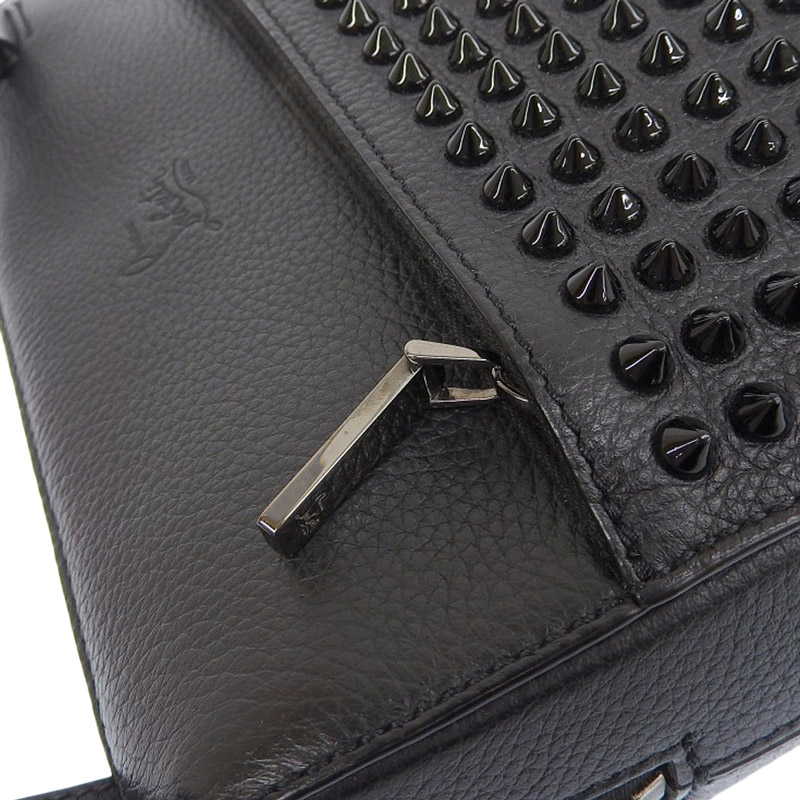 http://クリスチャンルブタン%20CHRISTIAN%20LOUBOUTIN%20ベンチレポーター%20ミディアム%20ショルダー%20スタッズ%20レザー%20黒%203195034%20中古%20OB1675