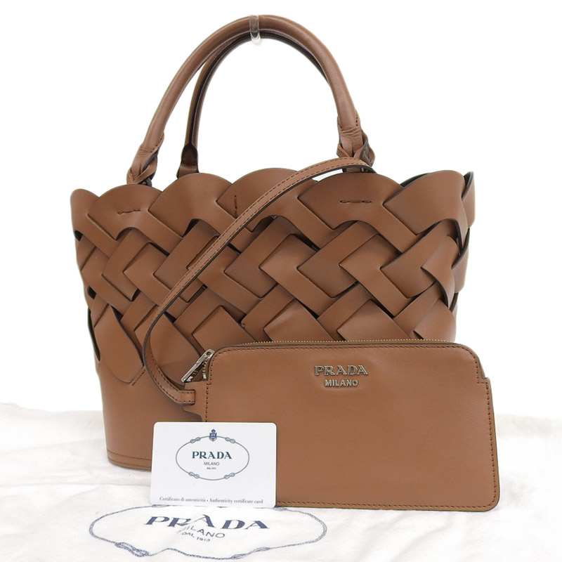 http://プラダ%20PRADA%20トートバッグ%20レザー%20ブラウン/ブラック%201BG317%20中古%20OB1677