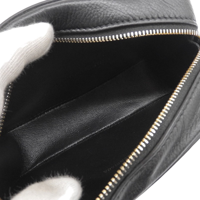 http://バレンシアガ%20BALENCIAGA%20ヴィル%20カメラバッグXS%20ショルダーバッグ%20レザー%20ブラック%20558171%20中古%20OB1688
