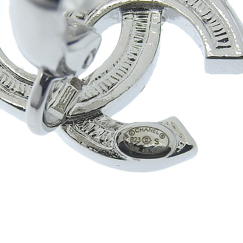 http://シャネル%20CHANEL%20ココマーク%20リボン%20イヤリング%20ラインストーン%20シルバー色%20B23S%20美品%20CH0898