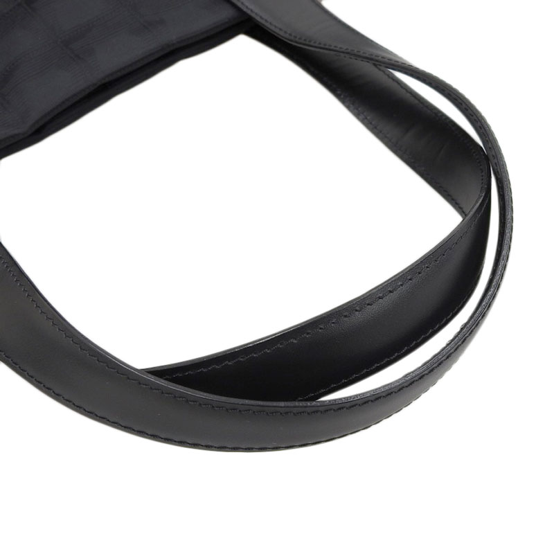 http://シャネル%20CHANEL%20ニュートラベルラインMM%20トートバッグ%20ナイロン/レザー%20ブラック%209番台%20美品%20CH0905