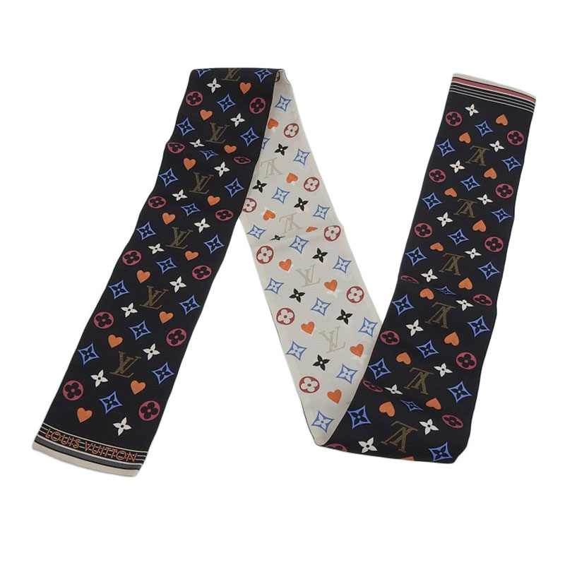 http://ルイヴィトン%20LOUIS%20VUITTON%20バンドー・ゲーム・オン%20バンドー%20スカーフ%20シルク%20ブラック/ホワイト%20MP2904%20中古%20LV1514