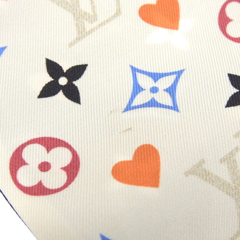 http://ルイヴィトン%20LOUIS%20VUITTON%20バンドー・ゲーム・オン%20バンドー%20スカーフ%20シルク%20ブラック/ホワイト%20MP2904%20中古%20LV1514