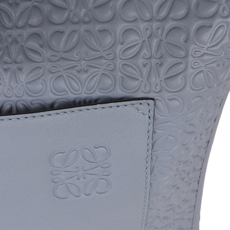 http://ロエベ%20LOEWE%202WAYバッグ%20ハンドバッグ%20ショルダーバッグ%20アナグラム%20レザー%20ストーンブルー%20中古%20OB1695