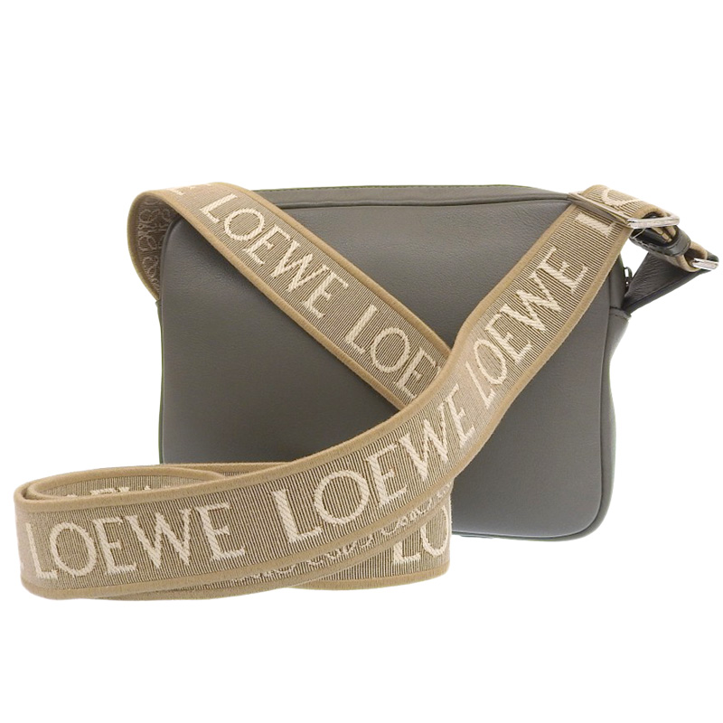 http://ロエベ%20LOEWE%20ミリタリー%20メッセンジャーバッグ%20XS%20ショルダーバッグ%20レザー%20カーキグリーン%20B553A72X21%20中古%20OB1697
