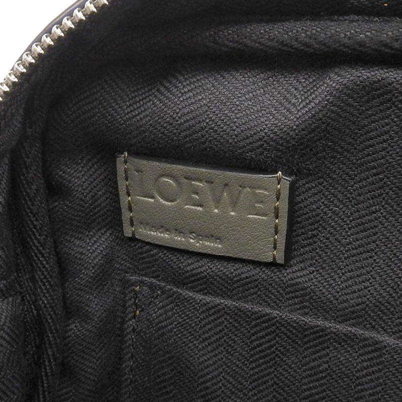 http://ロエベ%20LOEWE%20ミリタリー%20メッセンジャーバッグ%20XS%20ショルダーバッグ%20レザー%20カーキグリーン%20B553A72X21%20中古%20OB1697