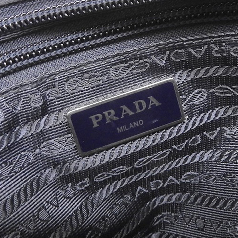 http://プラダ%20PRADA%20ショルダーバッグ%20斜め掛けショルダー%20ナイロン/レザー%20ネイビー%20中古%20新入荷%20OB1699