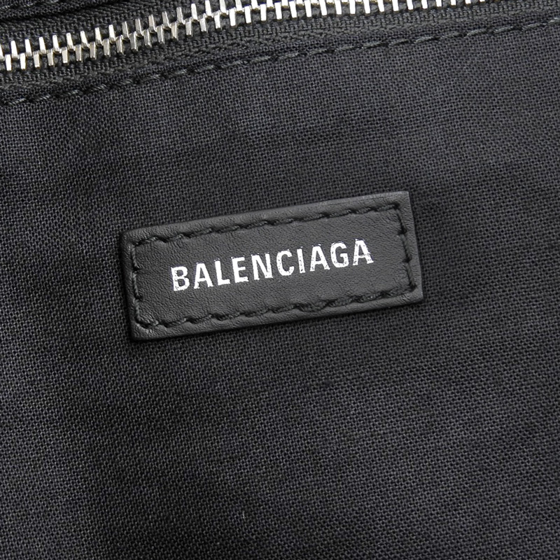 http://バレンシアガ%20BALENCIAGA%20ネイビートート%20トートバッグ%20キャンバス/レザー%20ホワイト/ブラック%20374767%20中古%20OB1700