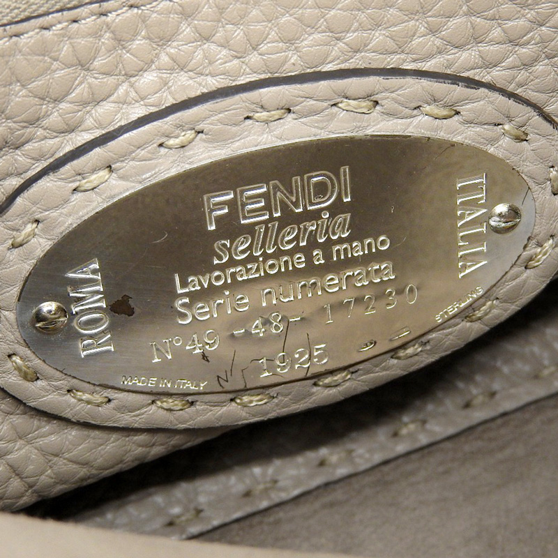 http://フェンディ%20FENDI%20ピーカブーミニ%20セレリア%202WAYバッグ%20ハンド%20ショルダー%20バッグ%20レザー/パイソン%20グレージュ%208BN244%20中古%20OB1710