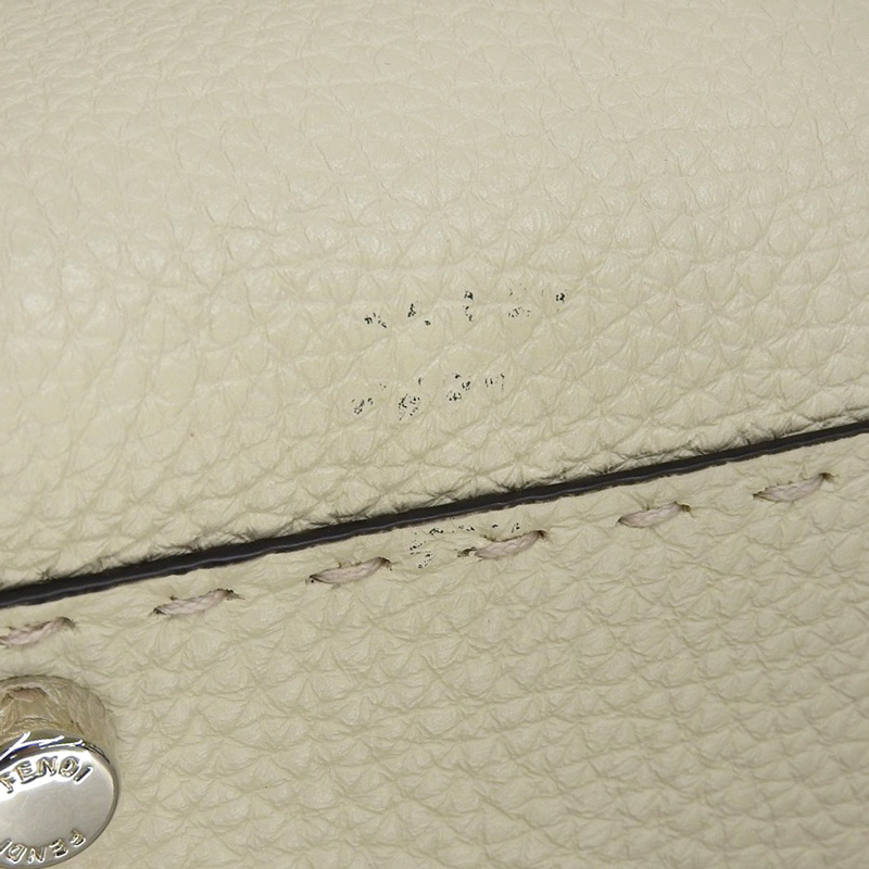 http://フェンディ%20FENDI%20ピーカブーミニ%20セレリア%202WAYバッグ%20ハンドバッグ%20ショルダーバッグ%20レザー%20アイボリー%208BN244%20中古%20OB1711