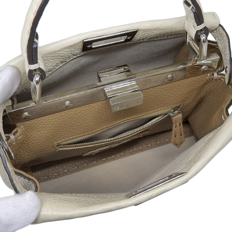 http://フェンディ%20FENDI%20ピーカブーミニ%20セレリア%202WAYバッグ%20ハンドバッグ%20ショルダーバッグ%20レザー%20アイボリー%208BN244%20中古%20OB1711