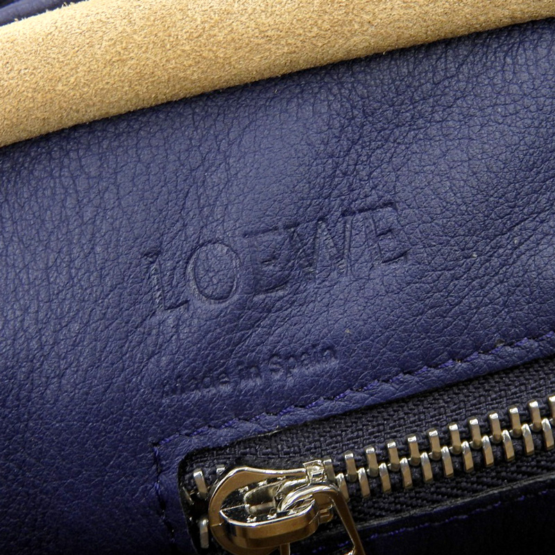 http://ロエベ%20LOEWE%20アマソナ28%202WAYバッグ%20ハンドバッグ%20ショルダーバッグ%20レザー%20ネイビー%20中古%20OB1712