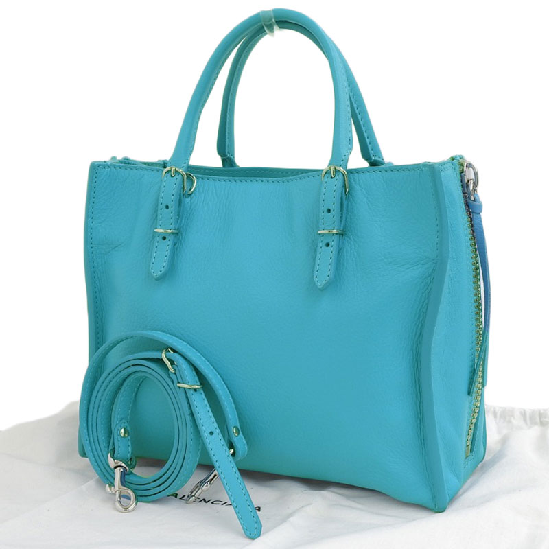 http://バレンシアガ%20BALENCIAGA%20ペーパーミニ%202WAYバッグ%20ハンドバッグ%20ショルダーバッグ%20レザー%20ブルー%20357333%20中古%20OB1721