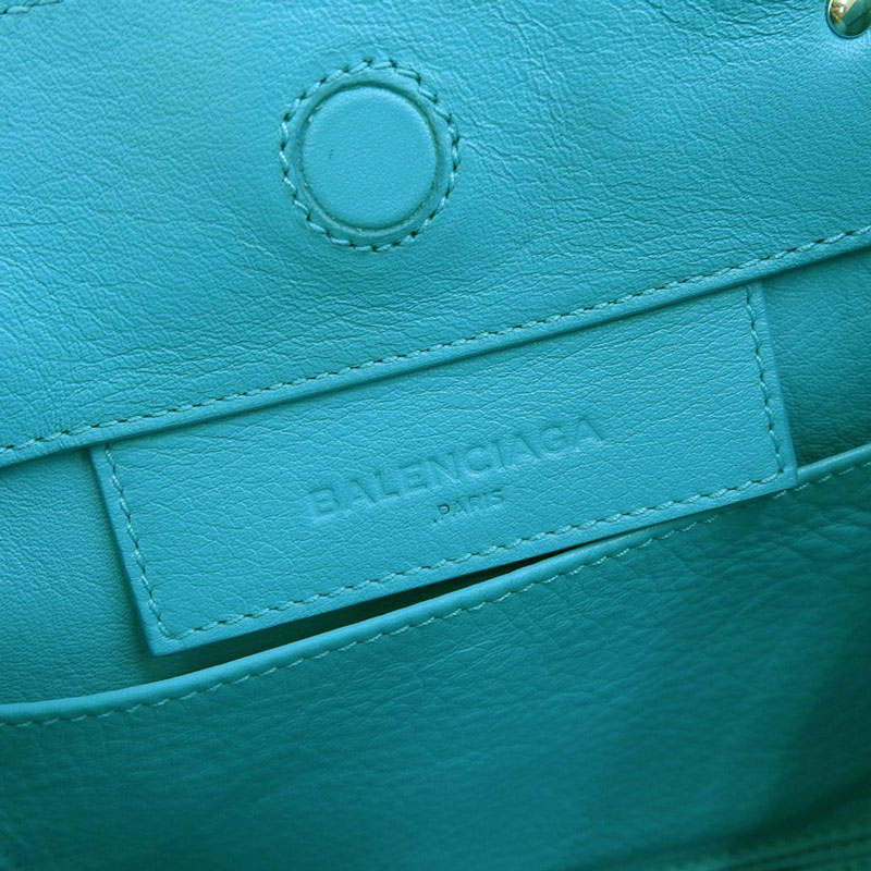 http://バレンシアガ%20BALENCIAGA%20ペーパーミニ%202WAYバッグ%20ハンドバッグ%20ショルダーバッグ%20レザー%20ブルー%20357333%20中古%20OB1721