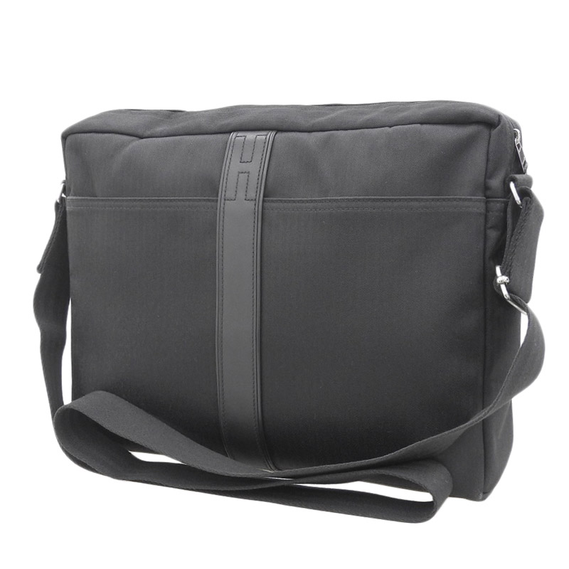 http://エルメス%20HERMES%20アカプルコバサス%20ショルダーバッグ%20斜め掛けショルダー%20トワルシェブロン/レザー%20ブラック%20中古%20HE0915