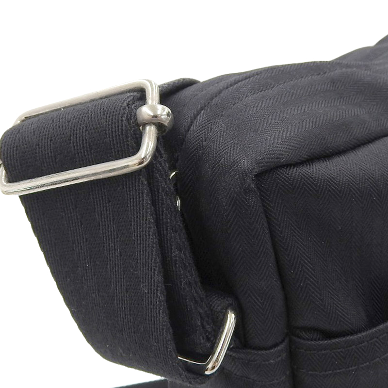 http://エルメス%20HERMES%20アカプルコバサス%20ショルダーバッグ%20斜め掛けショルダー%20トワルシェブロン/レザー%20ブラック%20中古%20HE0915