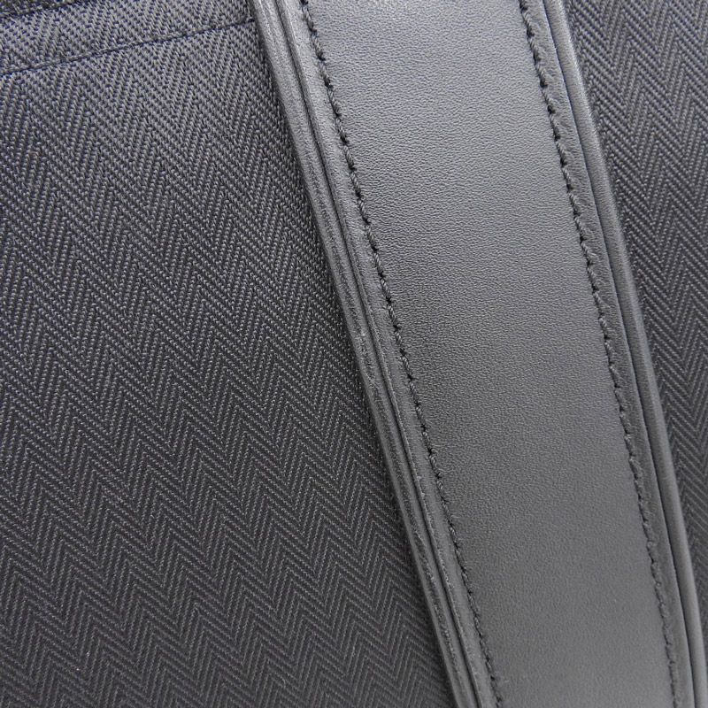 http://エルメス%20HERMES%20アカプルコバサス%20ショルダーバッグ%20斜め掛けショルダー%20トワルシェブロン/レザー%20ブラック%20中古%20HE0915