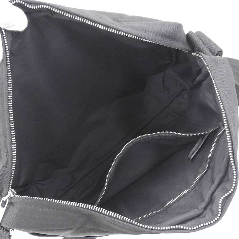 http://エルメス%20HERMES%20アカプルコバサス%20ショルダーバッグ%20斜め掛けショルダー%20トワルシェブロン/レザー%20ブラック%20中古%20HE0915