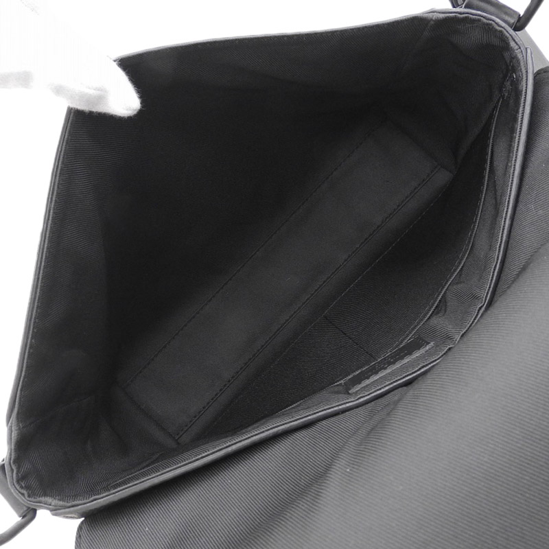 http://ルイヴィトン%20LOUIS%20VUITTON%20LVアエログラム%20テイクオフ・メッセンジャー%20ショルダーバッグ%20ノワール%20M57080%20中古%20LV1535
