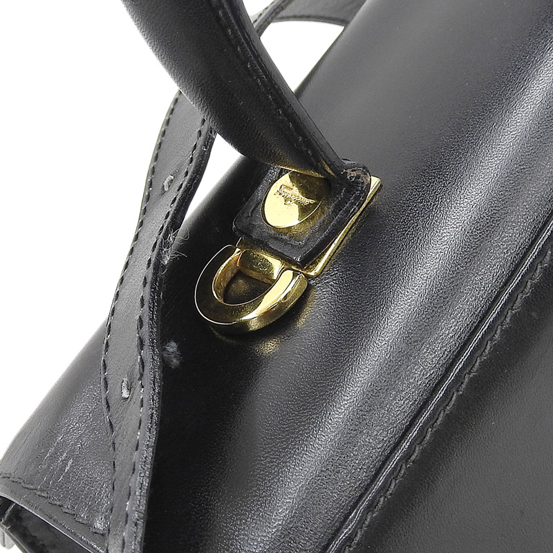 http://フェラガモ%20FERRAGAMO%20ガンチーニ%202WAYバッグ%20ハンドバッグ%20ショルダーバッグ%20レザー%20ブラック%20中古%20OB1732