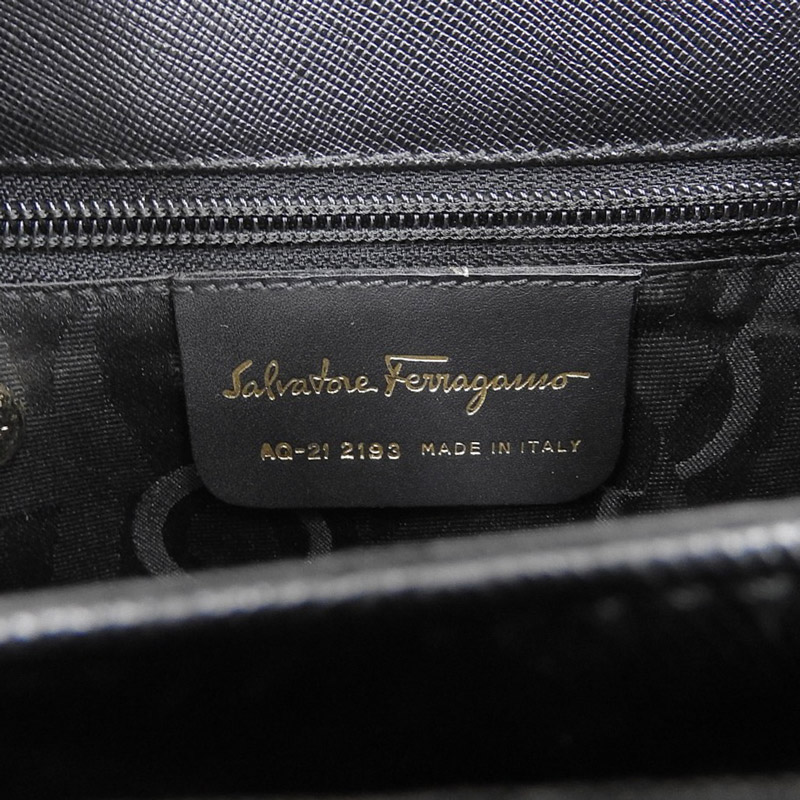 http://フェラガモ%20FERRAGAMO%20ガンチーニ%202WAYバッグ%20ハンドバッグ%20ショルダーバッグ%20レザー%20ブラック%202193%20中古%20OB1733