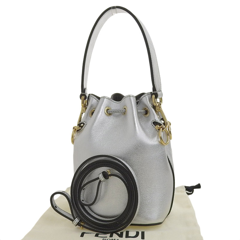 http://フェンディ%20FENDI%20ミニモントレゾール%202WAYバッグ%20ハンドバッグ%20ショルダーバッグ%20レザー%20シルバー%208BS010%20中古%20OB1736