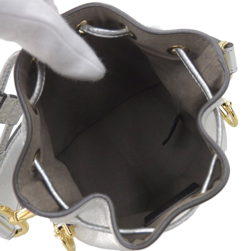 http://フェンディ%20FENDI%20ミニモントレゾール%202WAYバッグ%20ハンドバッグ%20ショルダーバッグ%20レザー%20シルバー%208BS010%20中古%20OB1736