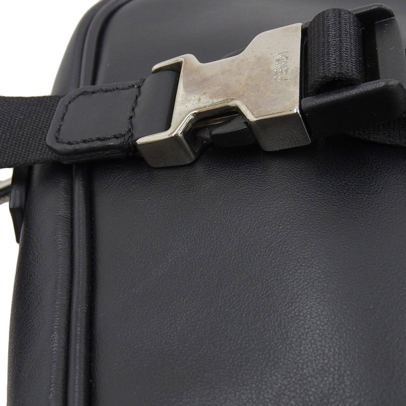 http://フェンディ%20FENDI%20バグズ%20ショルダーバッグ%20レザー%20ブラック%207VA456%20中古%20OB1738