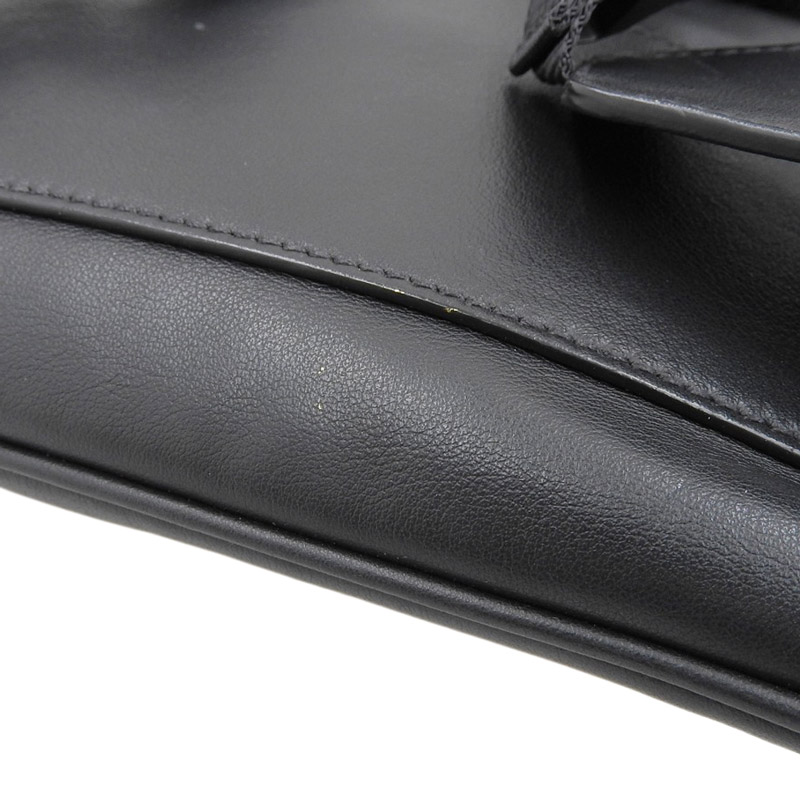 http://プラダ%20PRADA%20ショルダーバッグ%20ウエストポーチ%20レザー%20ブラック%20中古%20OB1740