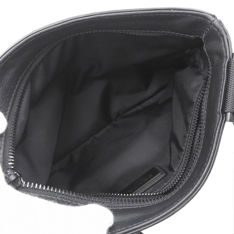 http://プラダ%20PRADA%20ショルダーバッグ%20ウエストポーチ%20レザー%20ブラック%20中古%20OB1740
