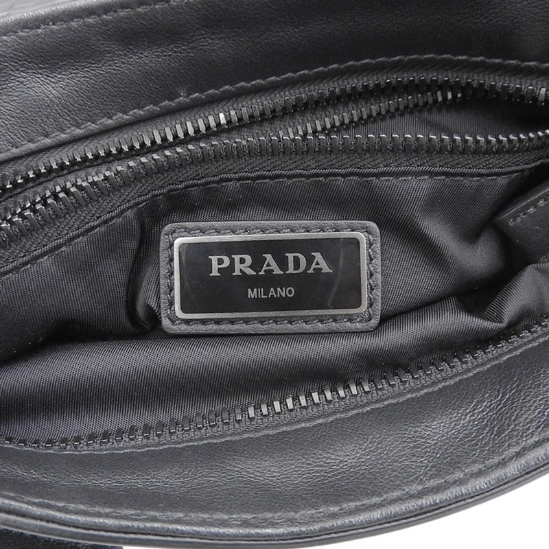 http://プラダ%20PRADA%20ショルダーバッグ%20ウエストポーチ%20レザー%20ブラック%20中古%20OB1740