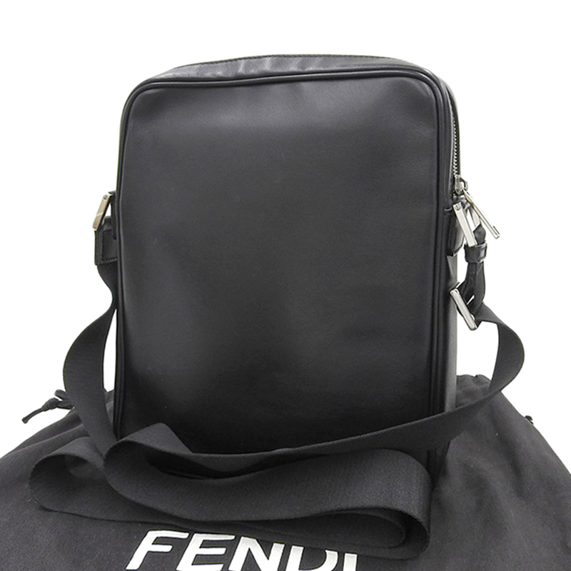 http://フェンディ%20FENDI%20バッグバグズ%20ショルダーバッグ%20モンスター%20レザー%20ブラック/グリーン%207VA461%20中古%20OB1743