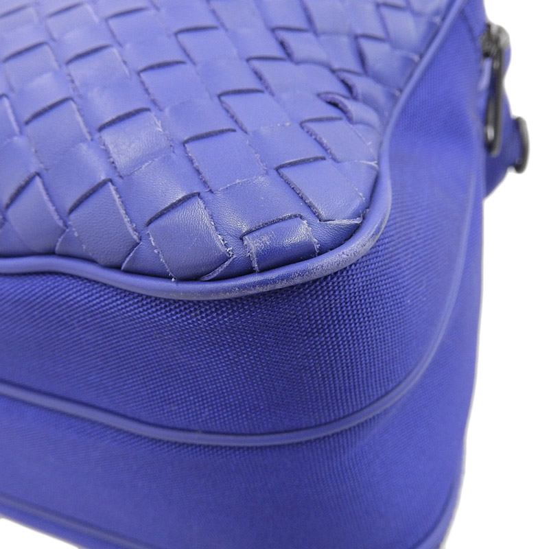 http://ボッテガヴェネタ%20BOTTEGA%20VENETA%20イントレチャート%20ショルダーバッグ%20メッセンジャーバッグ%20キャンバス/レザー%20ブルー%20中古%20OB1745