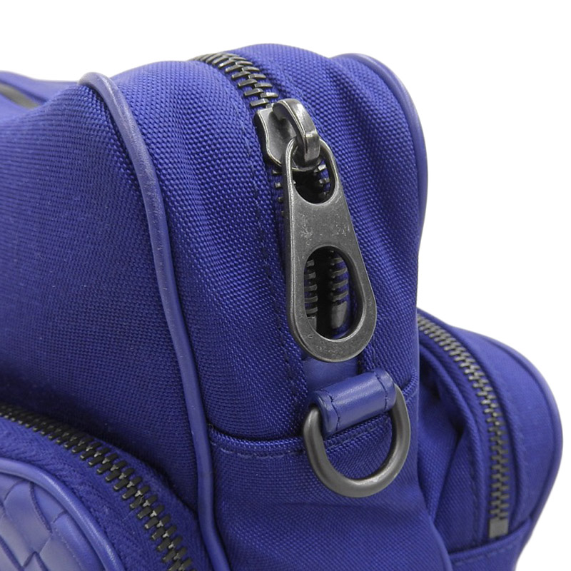 http://ボッテガヴェネタ%20BOTTEGA%20VENETA%20イントレチャート%20ショルダーバッグ%20メッセンジャーバッグ%20キャンバス/レザー%20ブルー%20中古%20OB1745