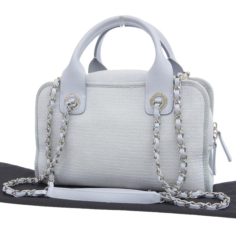 http://シャネル%20CHANEL%20ドーヴィル%202WAY%20ボーリングバッグ%20ハンドバッグ%20ショルダーバッグ%20キャンバス/レザー%20ライトブルー%20中古%20CH0908