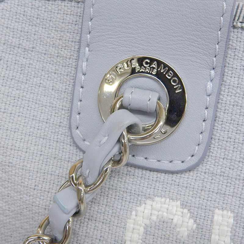 http://シャネル%20CHANEL%20ドーヴィル%202WAY%20ボーリングバッグ%20ハンドバッグ%20ショルダーバッグ%20キャンバス/レザー%20ライトブルー%20中古%20CH0908