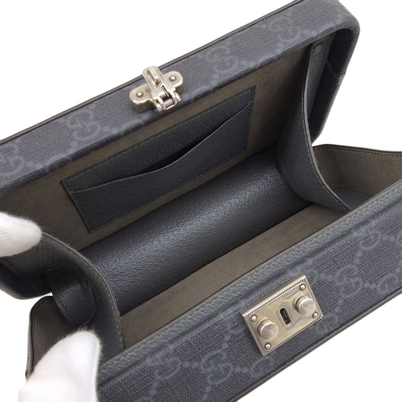 http://グッチ%20GUCCI%20GGスプリーム%20カットアウト%20インターロッキングG%20ショルダーバッグ%20レザー%20ブラック%20グレー%20725341%20中古%20GU0570