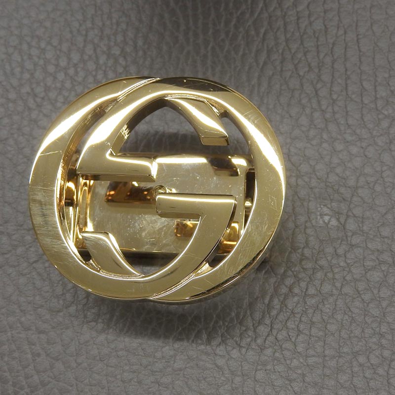 http://グッチ%20GUCCI%20インターロッキングG%20ショルダーバッグ%20チェーンショルダー%20レザー%20グレー%20510304%20中古%20GU0571